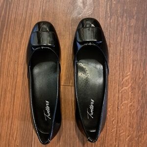 Nwot Trotters Adele’s Patent Leather Women’s HeeledLoafers/ Pumps Sz 7.5